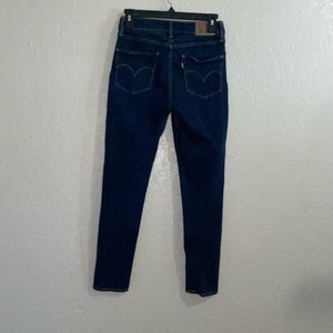 Levi’s 721 High Rise Skinny Jeans size 27
